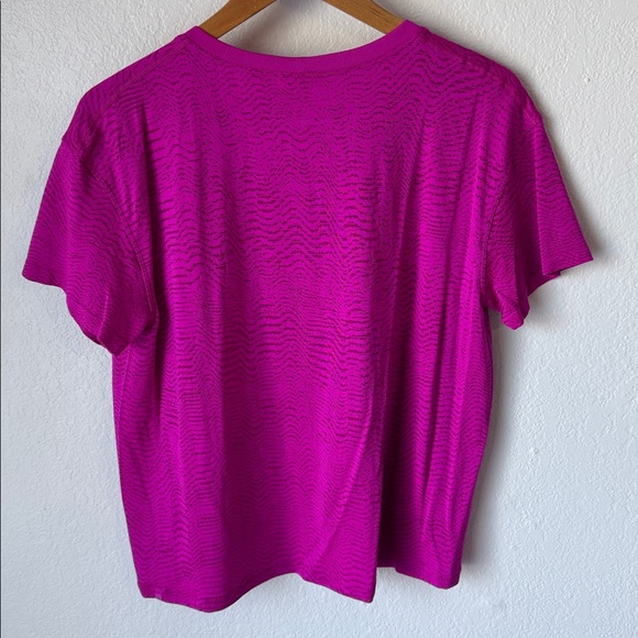 Lululemon Train to Be Seamless Tee - Ripple Wave Purple Highlight/Magenta Purple - Picture 5 of 6